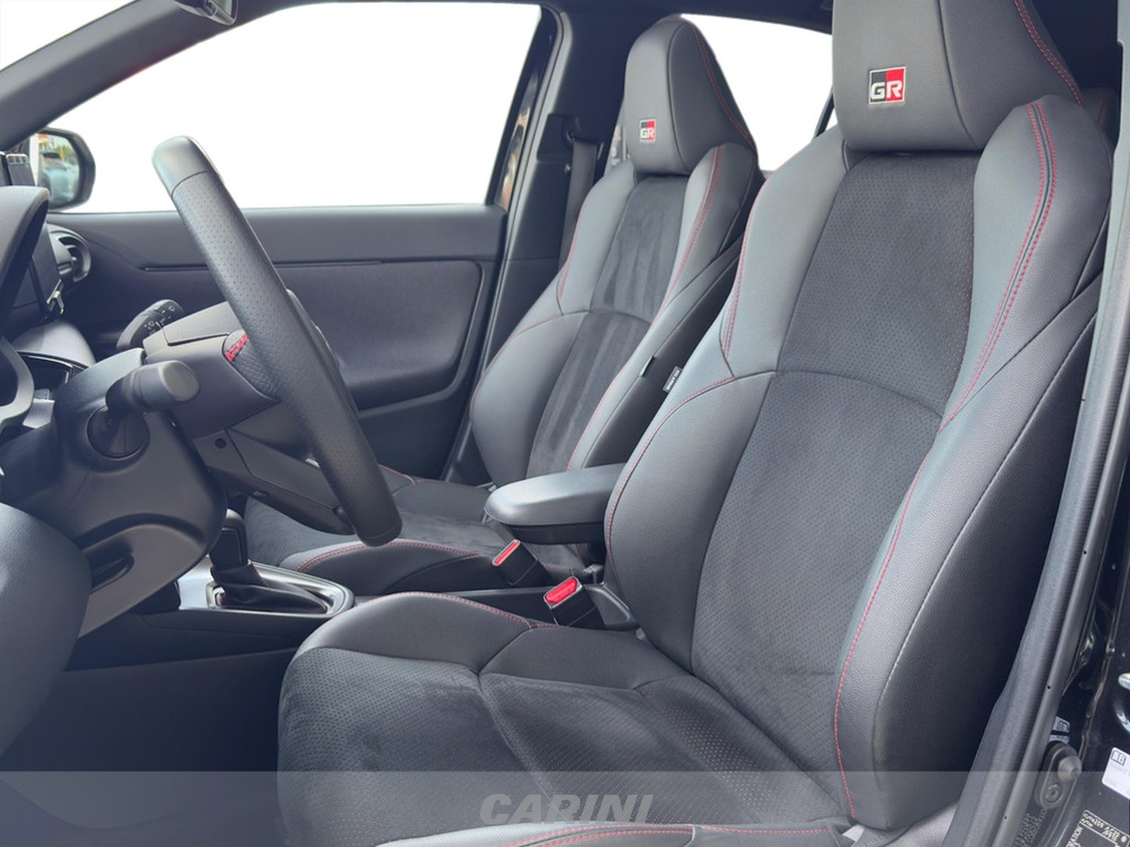 CARINI Toyota yaris cross