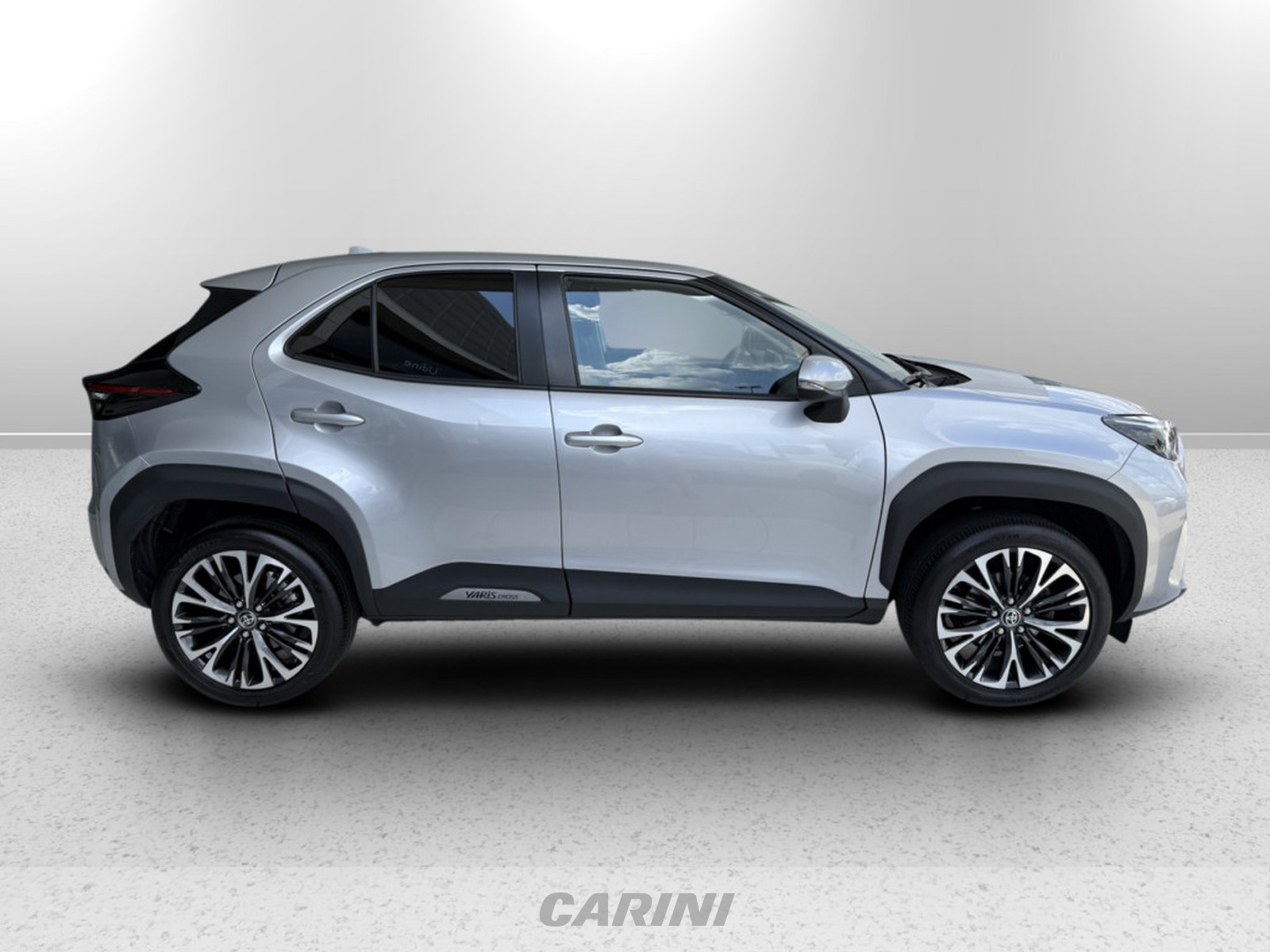 CARINI Toyota yaris cross