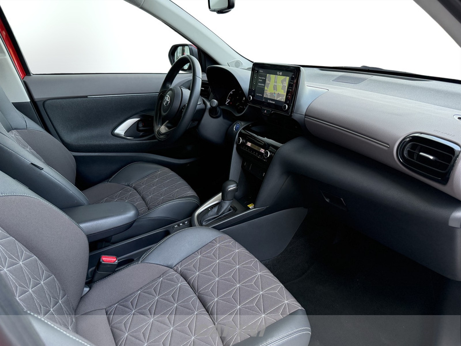 CARINI Toyota yaris cross