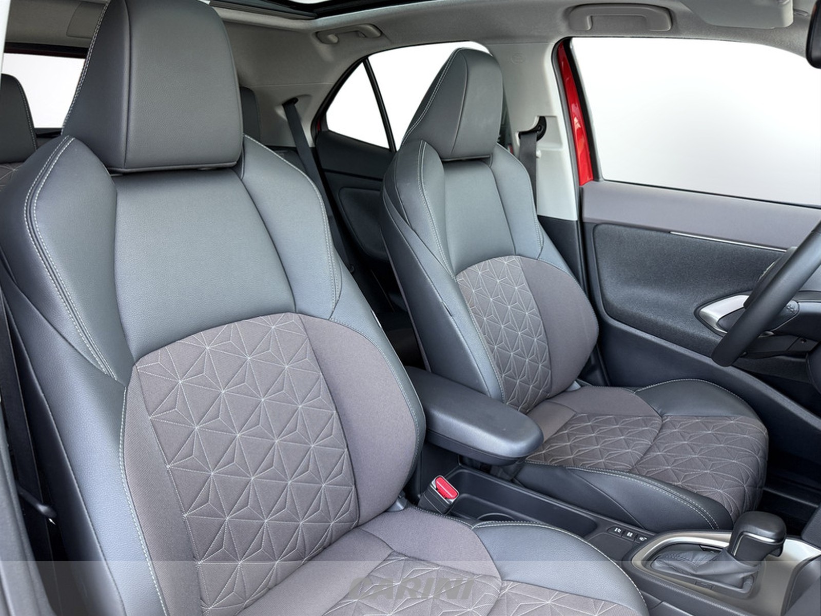 CARINI Toyota yaris cross