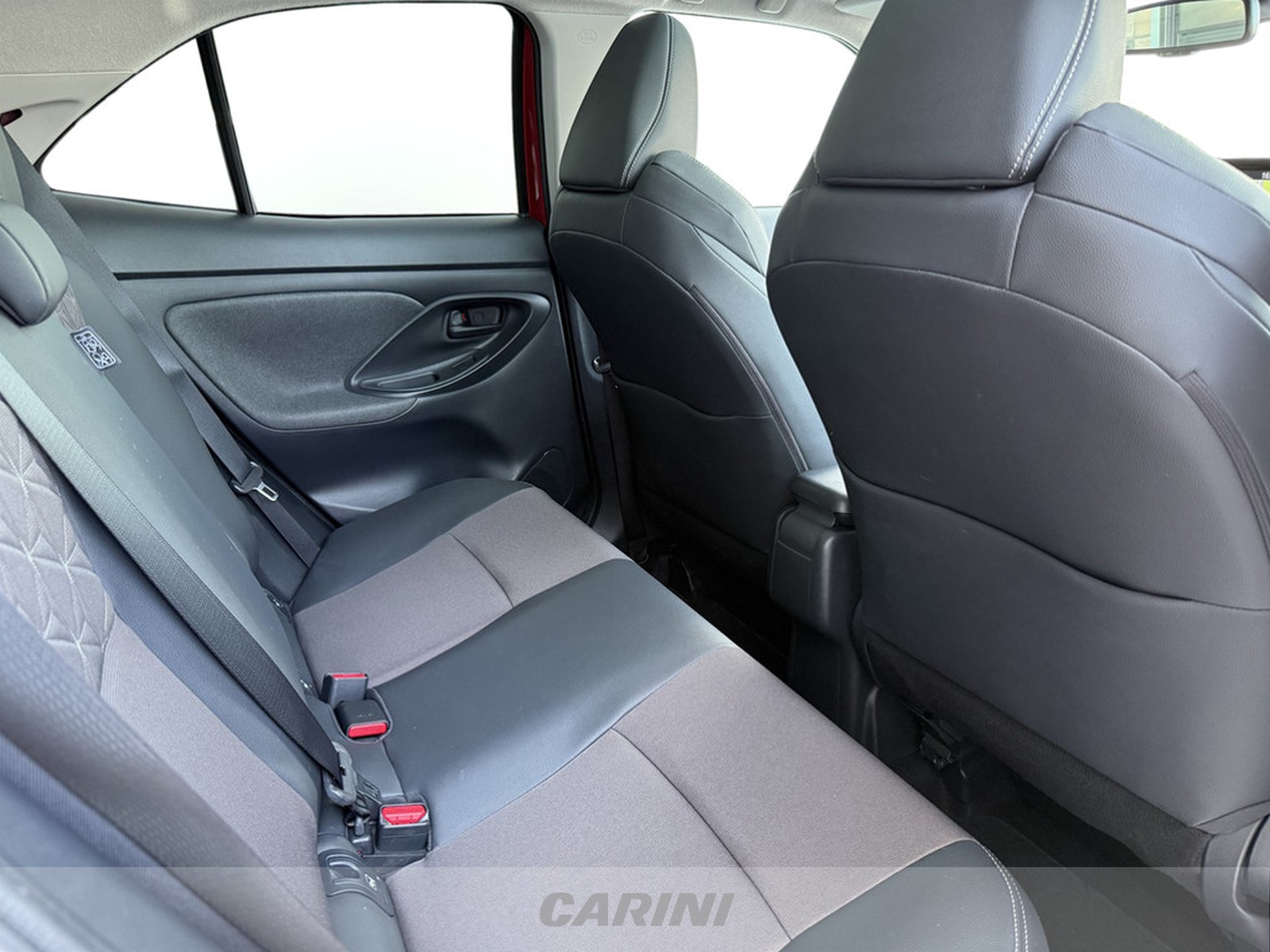 CARINI Toyota yaris cross