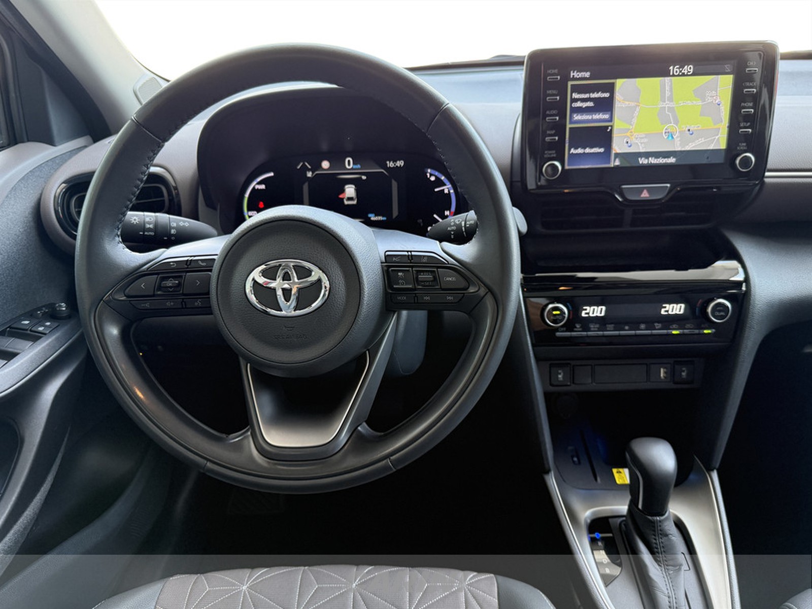 CARINI Toyota yaris cross
