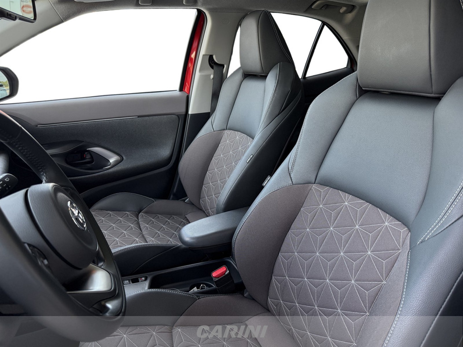 CARINI Toyota yaris cross
