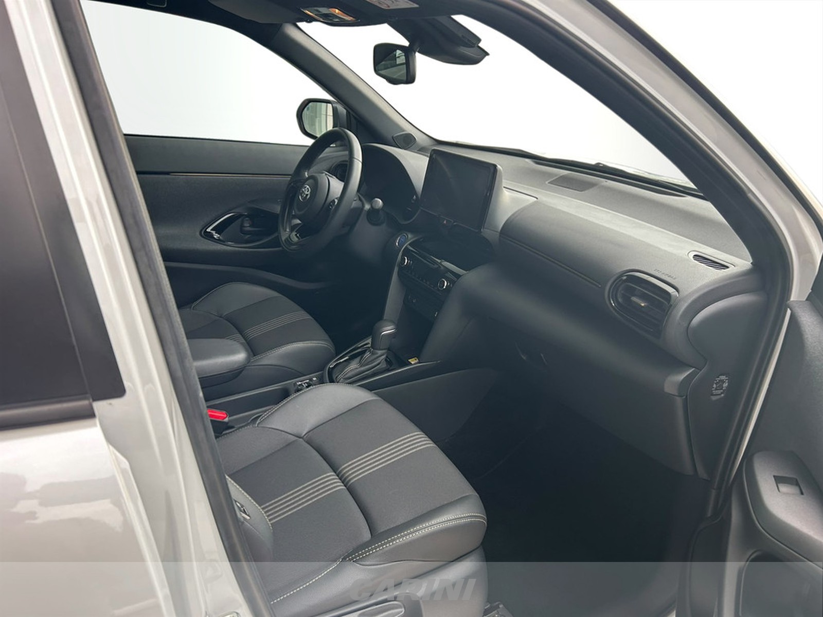 CARINI Toyota yaris cross