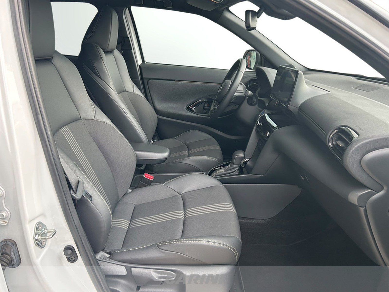 CARINI Toyota yaris cross