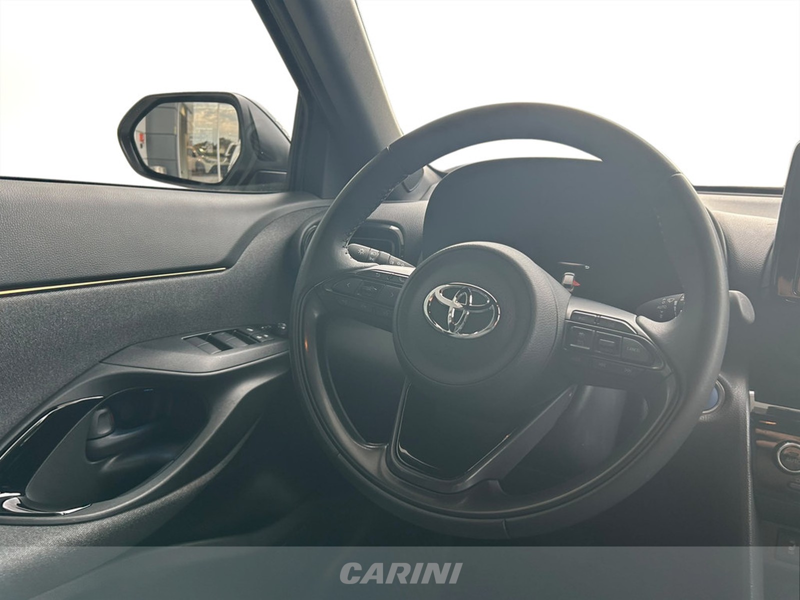 CARINI Toyota yaris cross