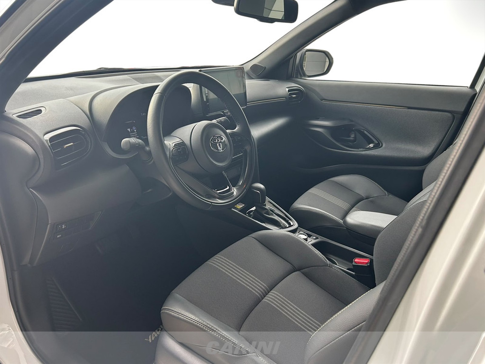 CARINI Toyota yaris cross