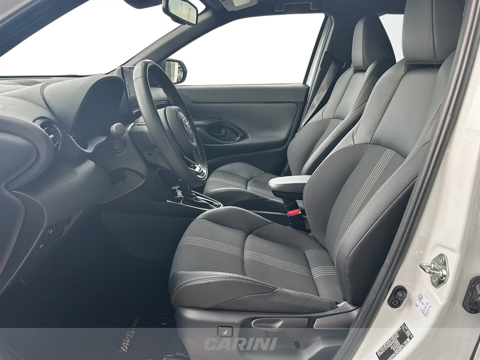 CARINI Toyota yaris cross