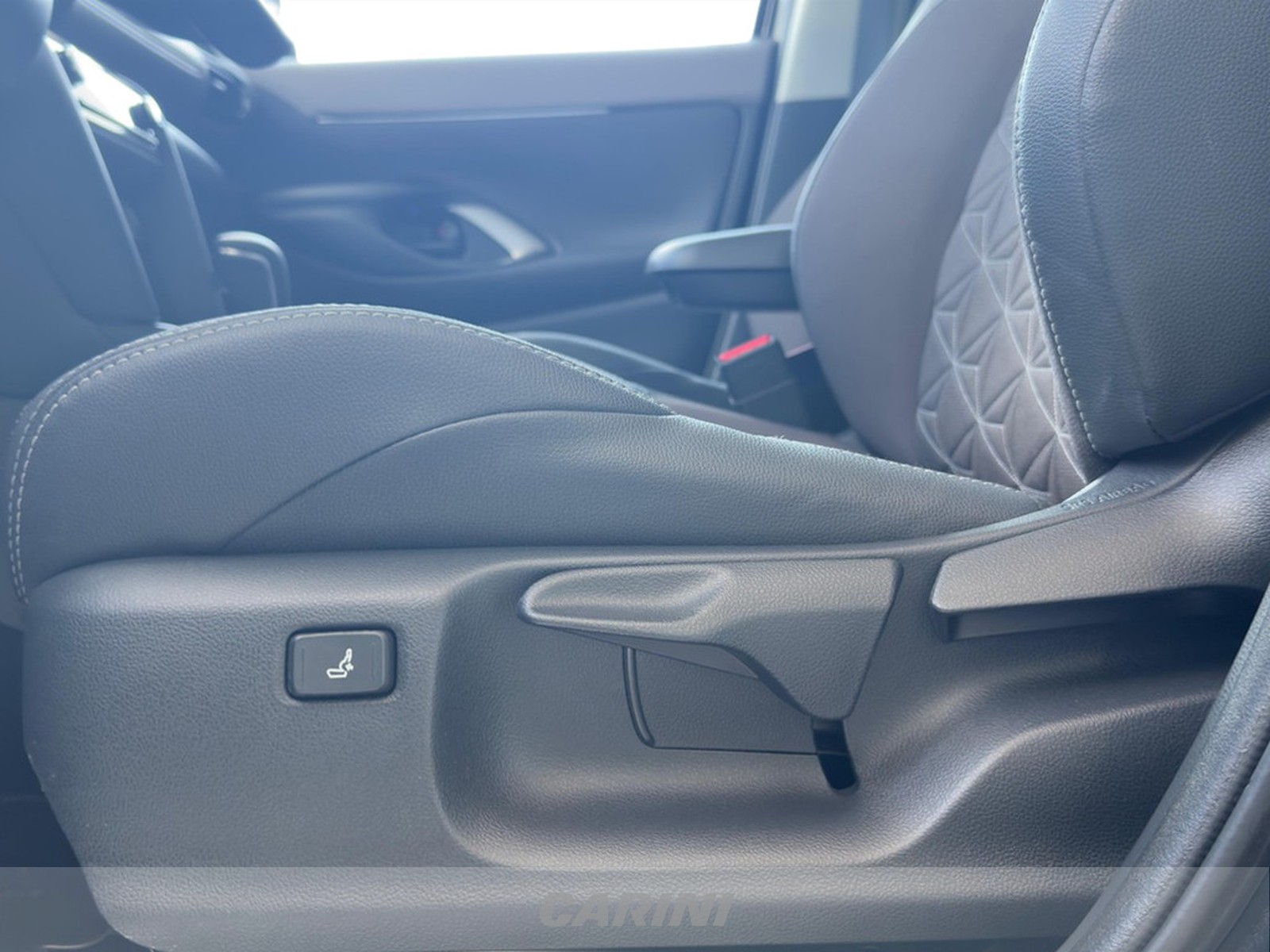 CARINI Toyota yaris cross