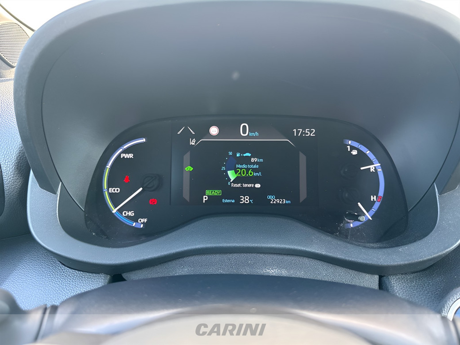 CARINI Toyota yaris cross