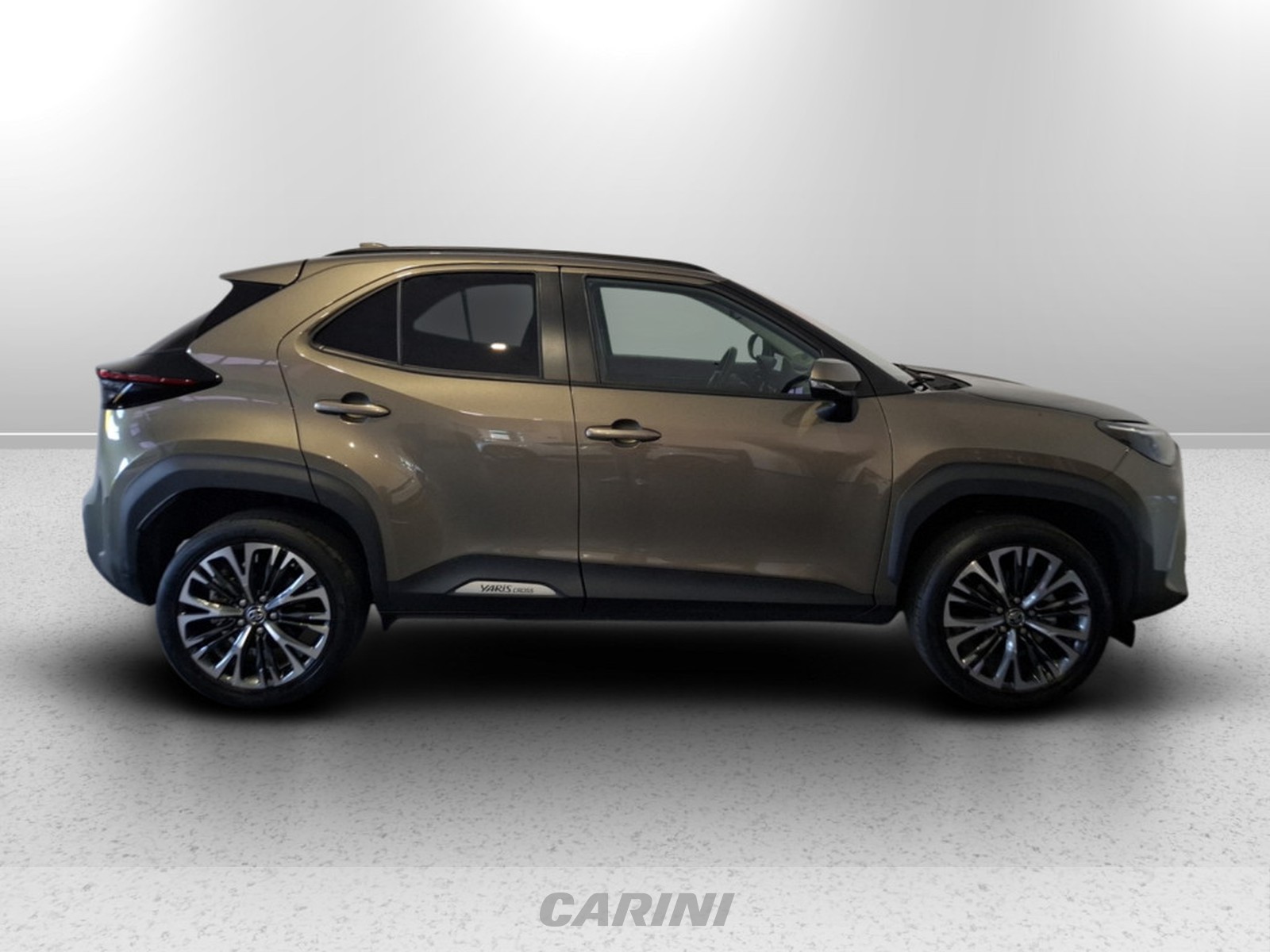 CARINI Toyota yaris cross