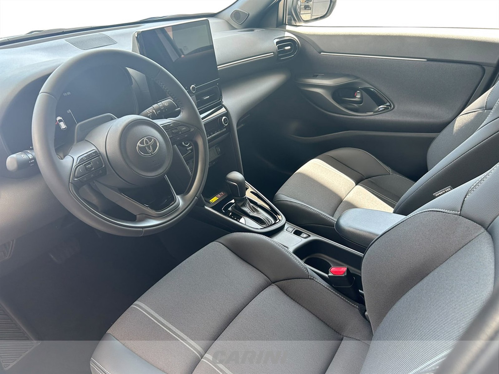 CARINI Toyota yaris cross