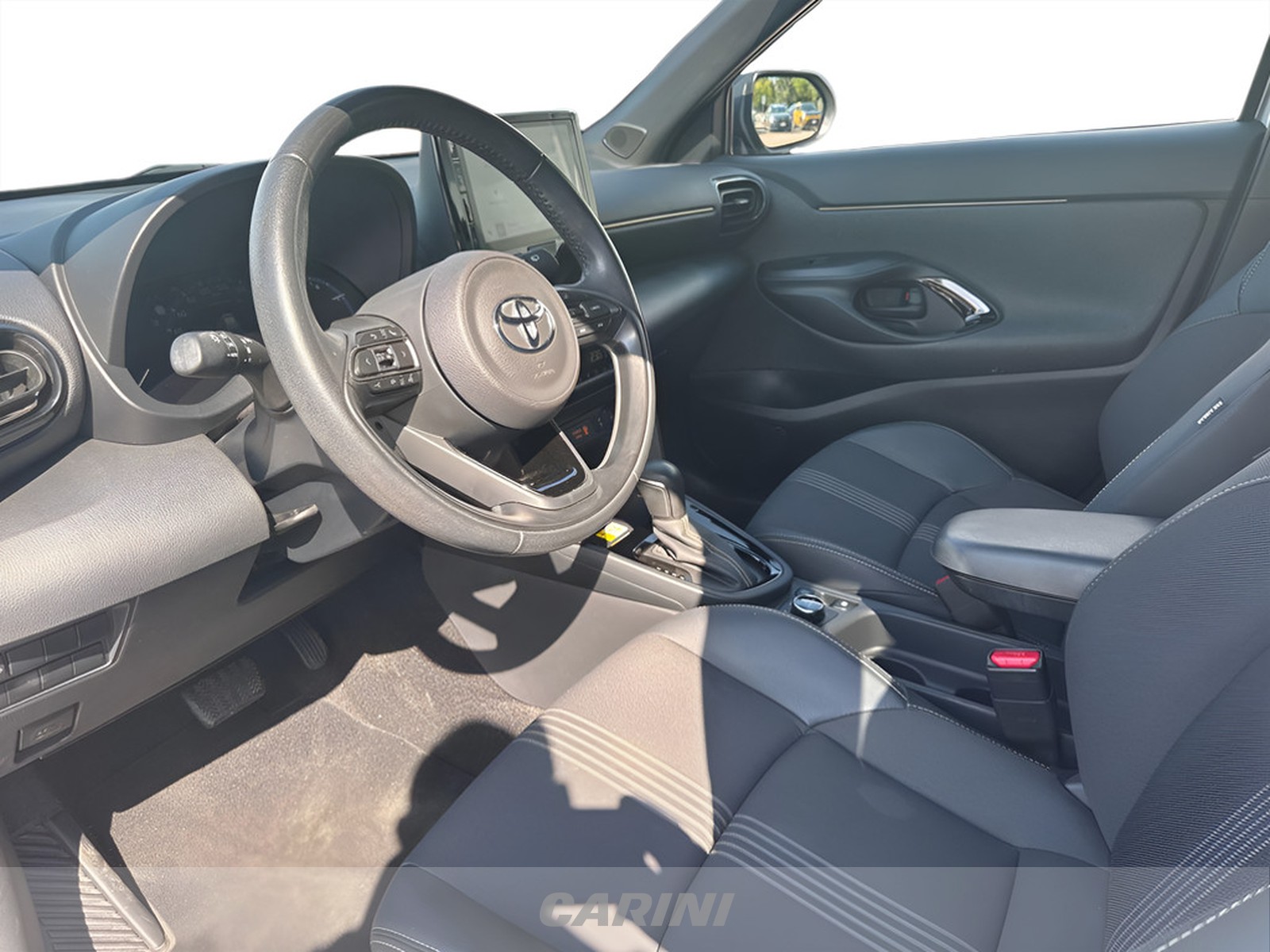 CARINI Toyota yaris cross