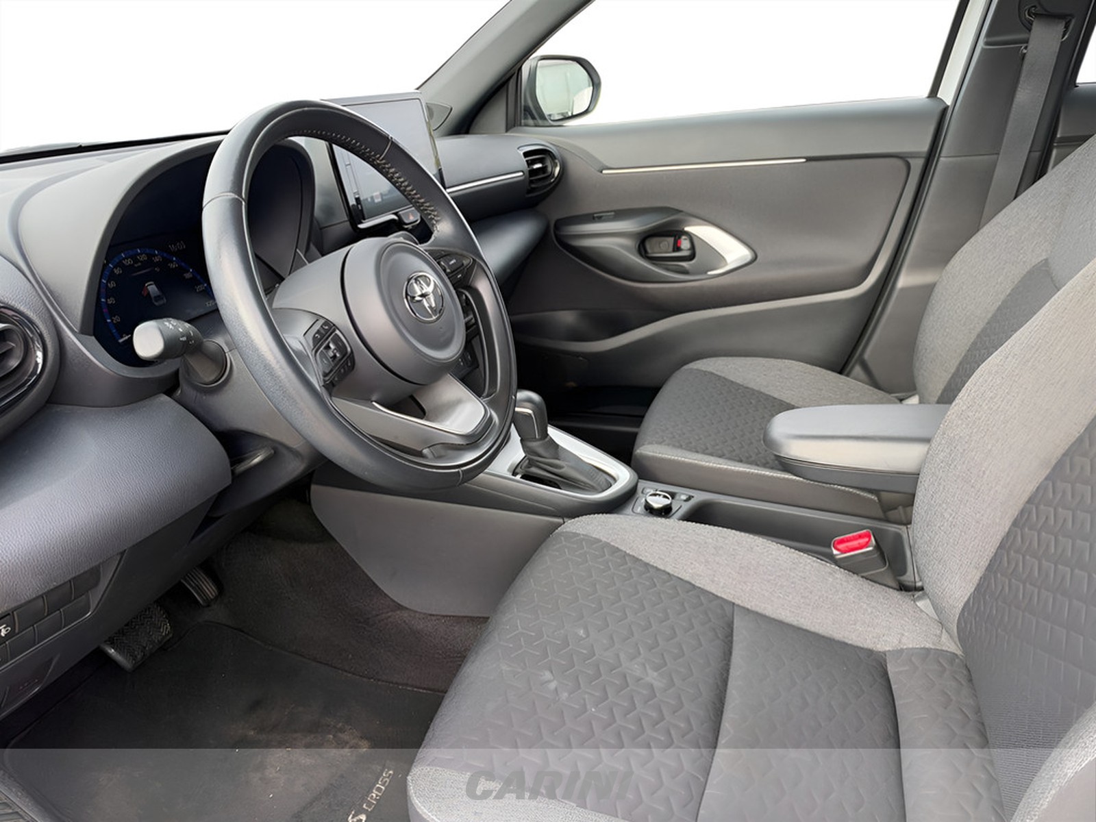 CARINI Toyota yaris cross