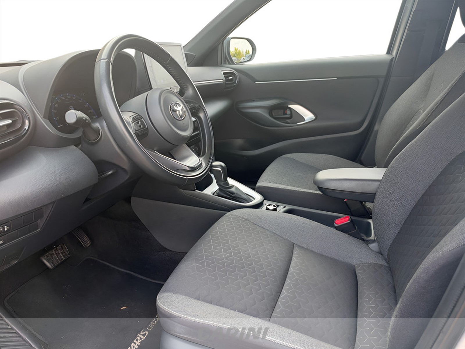 CARINI Toyota yaris cross