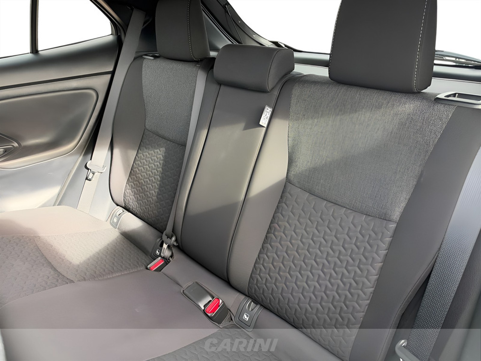 CARINI Toyota yaris cross