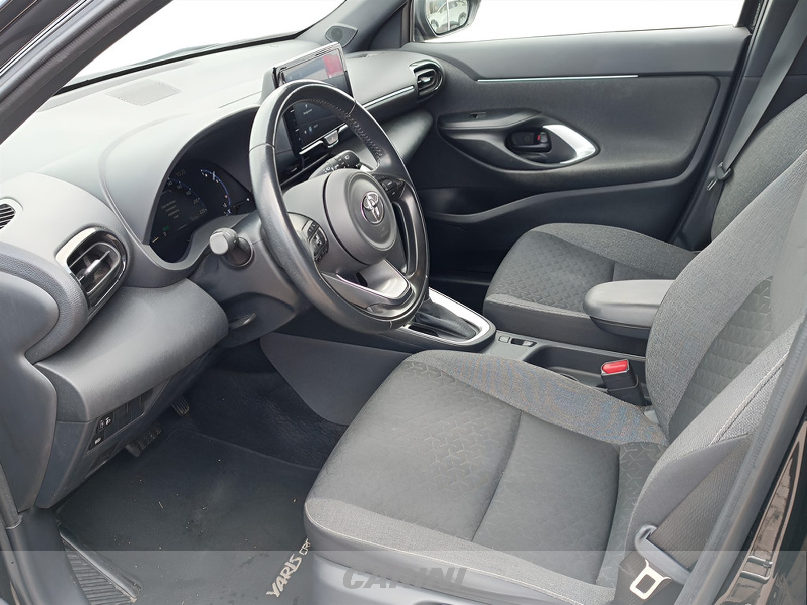 CARINI Toyota yaris cross