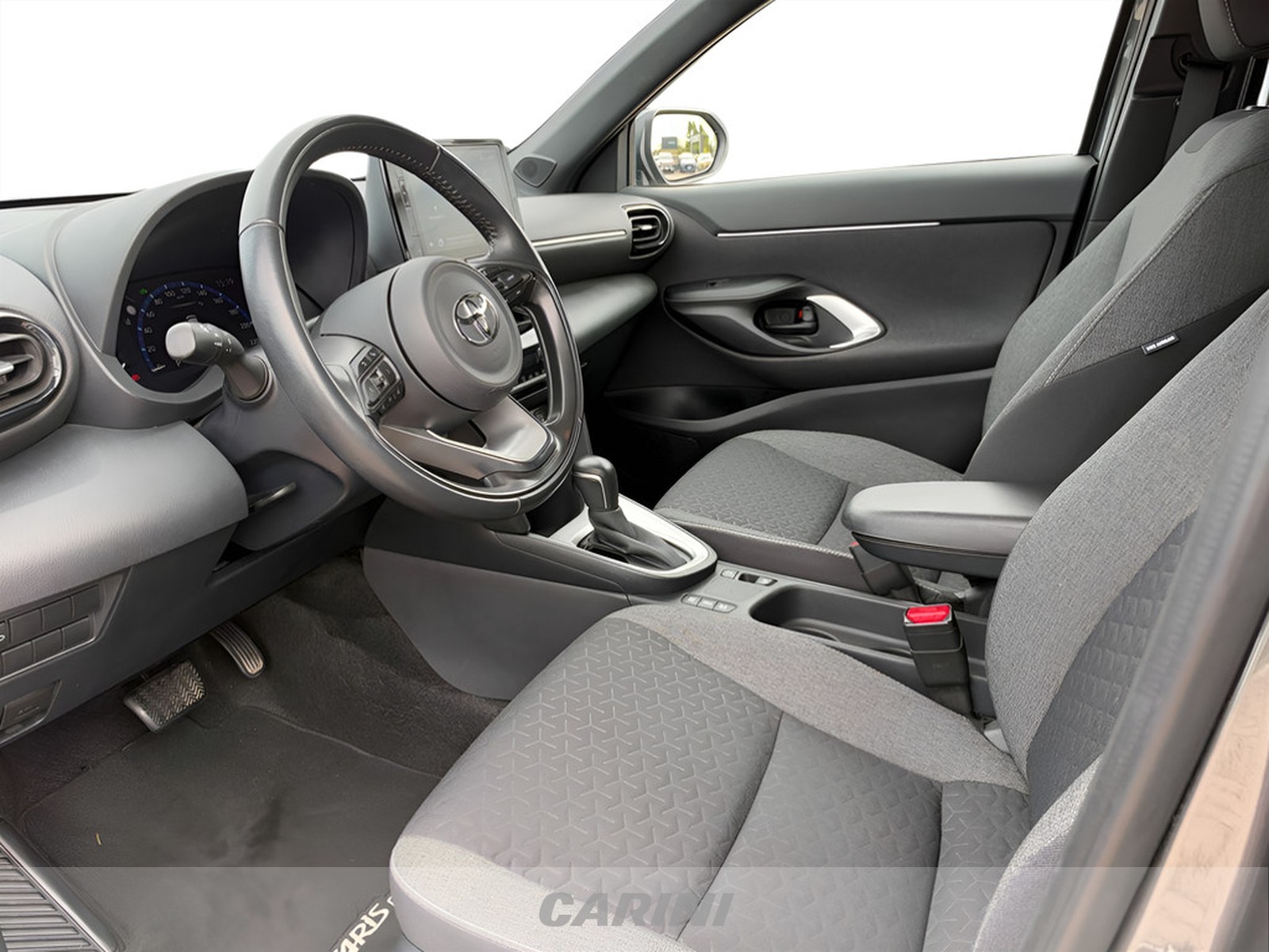 CARINI Toyota yaris cross