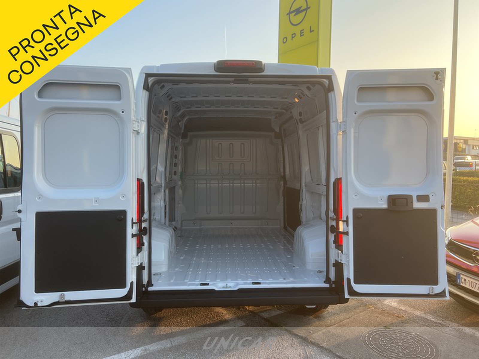 UNICAR Opel Movano