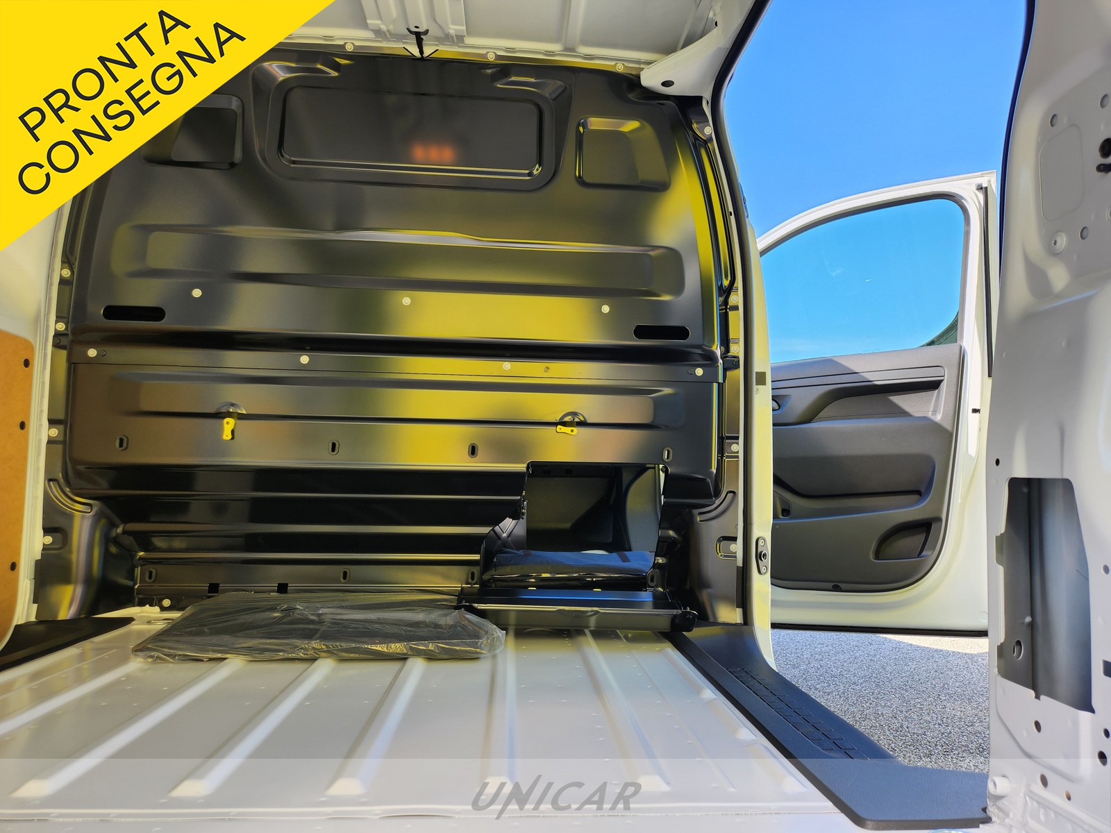UNICAR Opel Vivaro