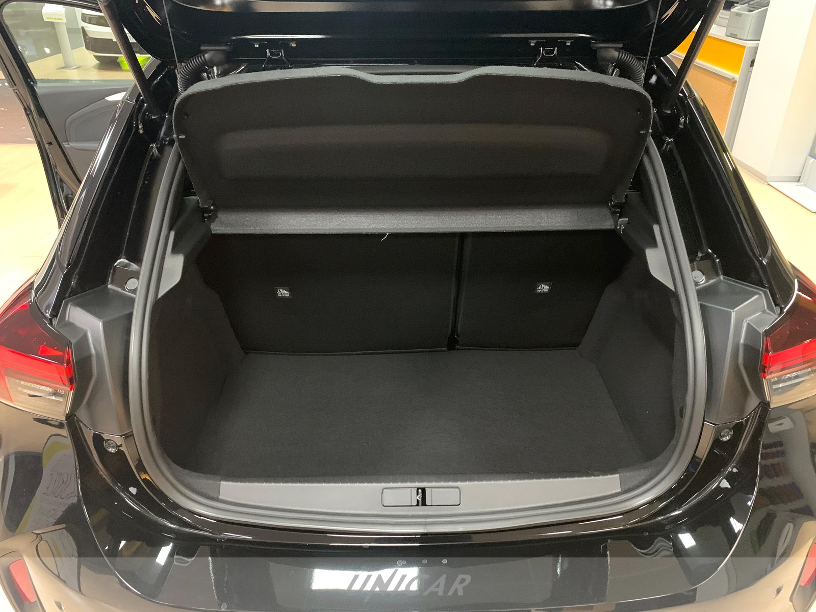 UNICAR Opel Corsa