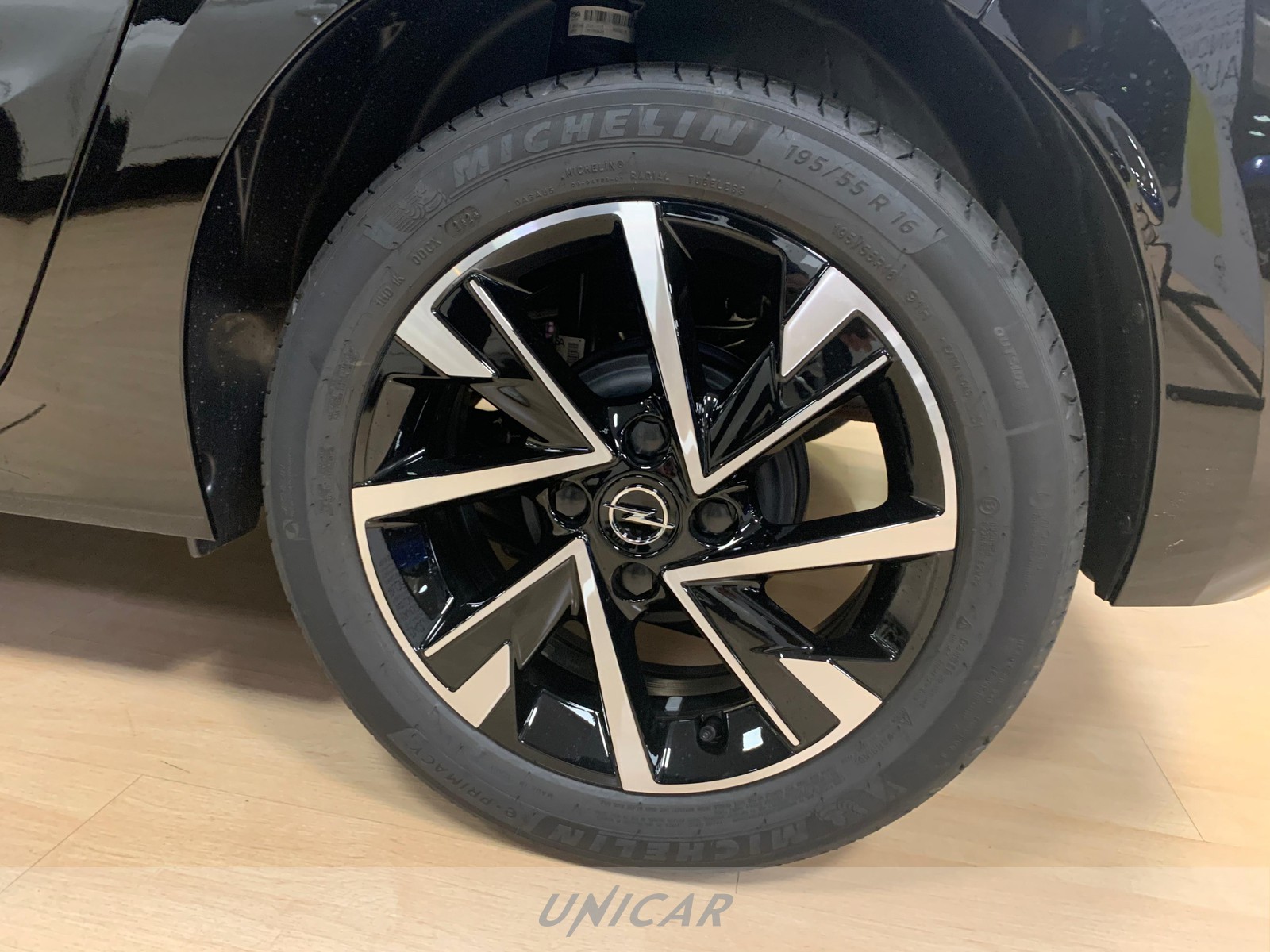 UNICAR Opel Corsa