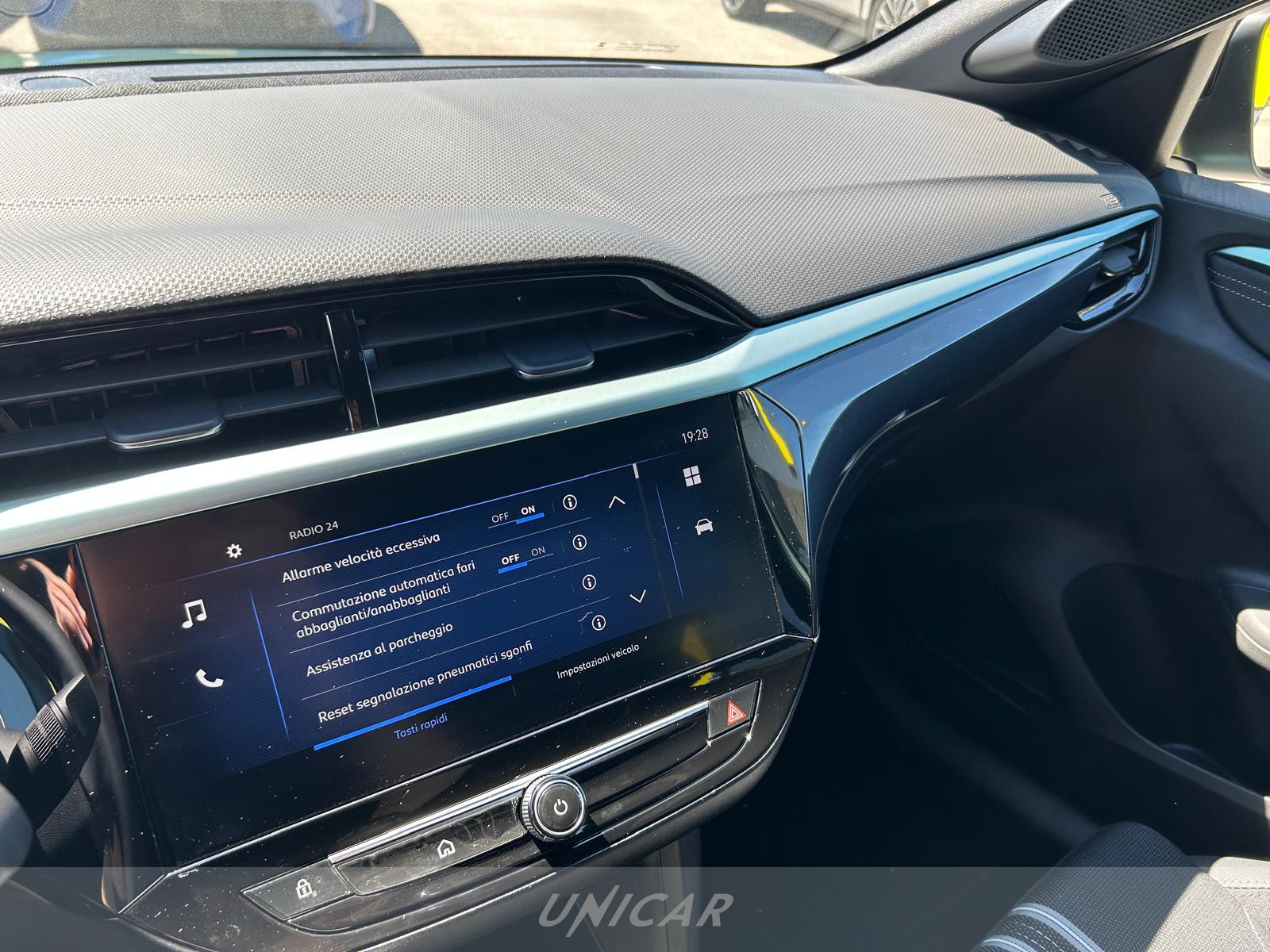 UNICAR Opel Corsa