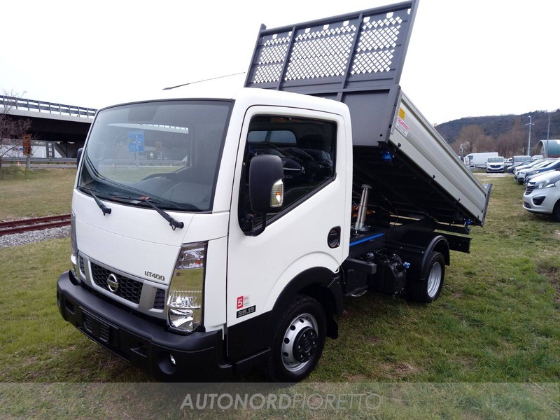 Nissan NT400