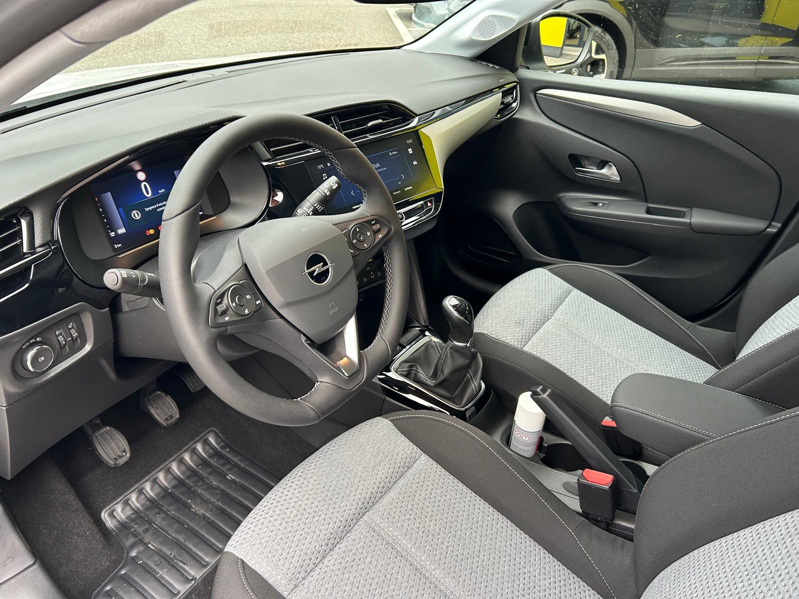 UNICAR Opel Corsa