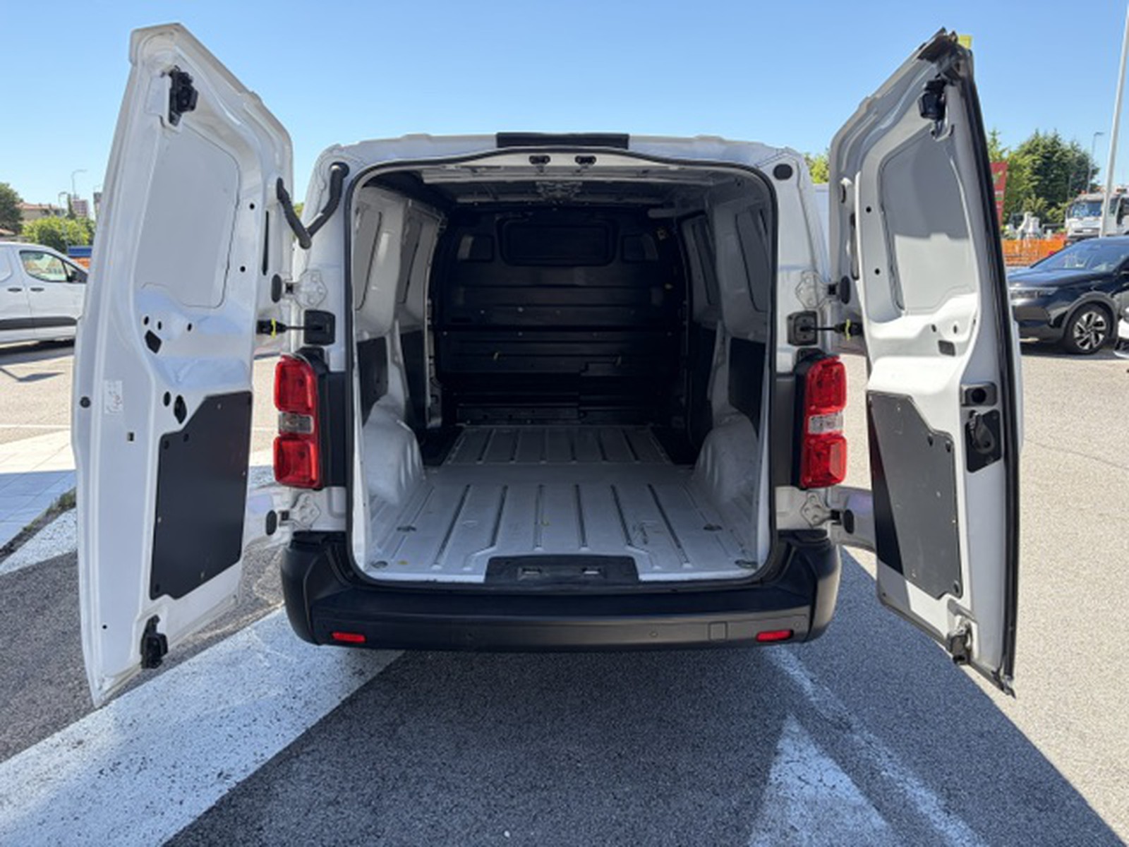 UNICAR Opel Vivaro