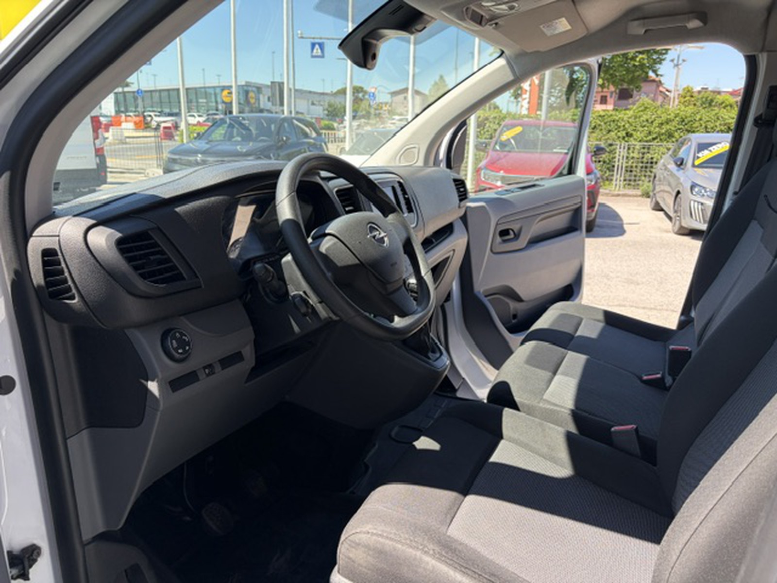 UNICAR Opel Vivaro