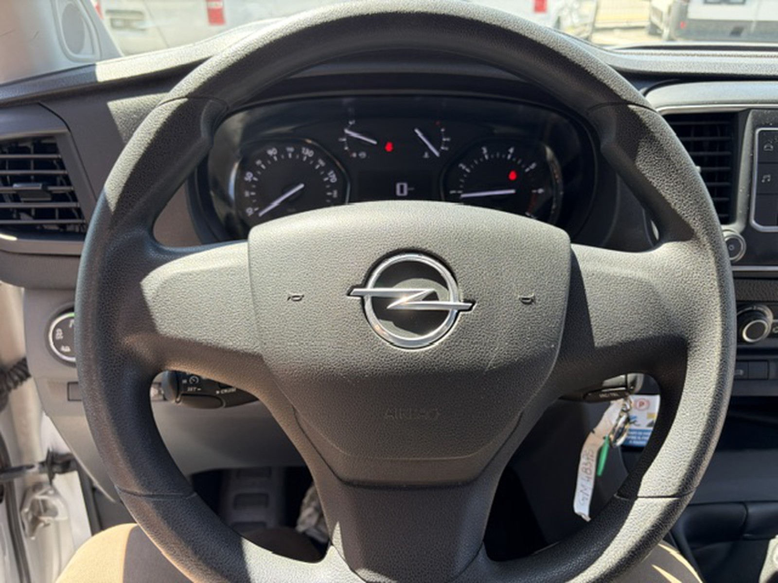 UNICAR Opel Vivaro