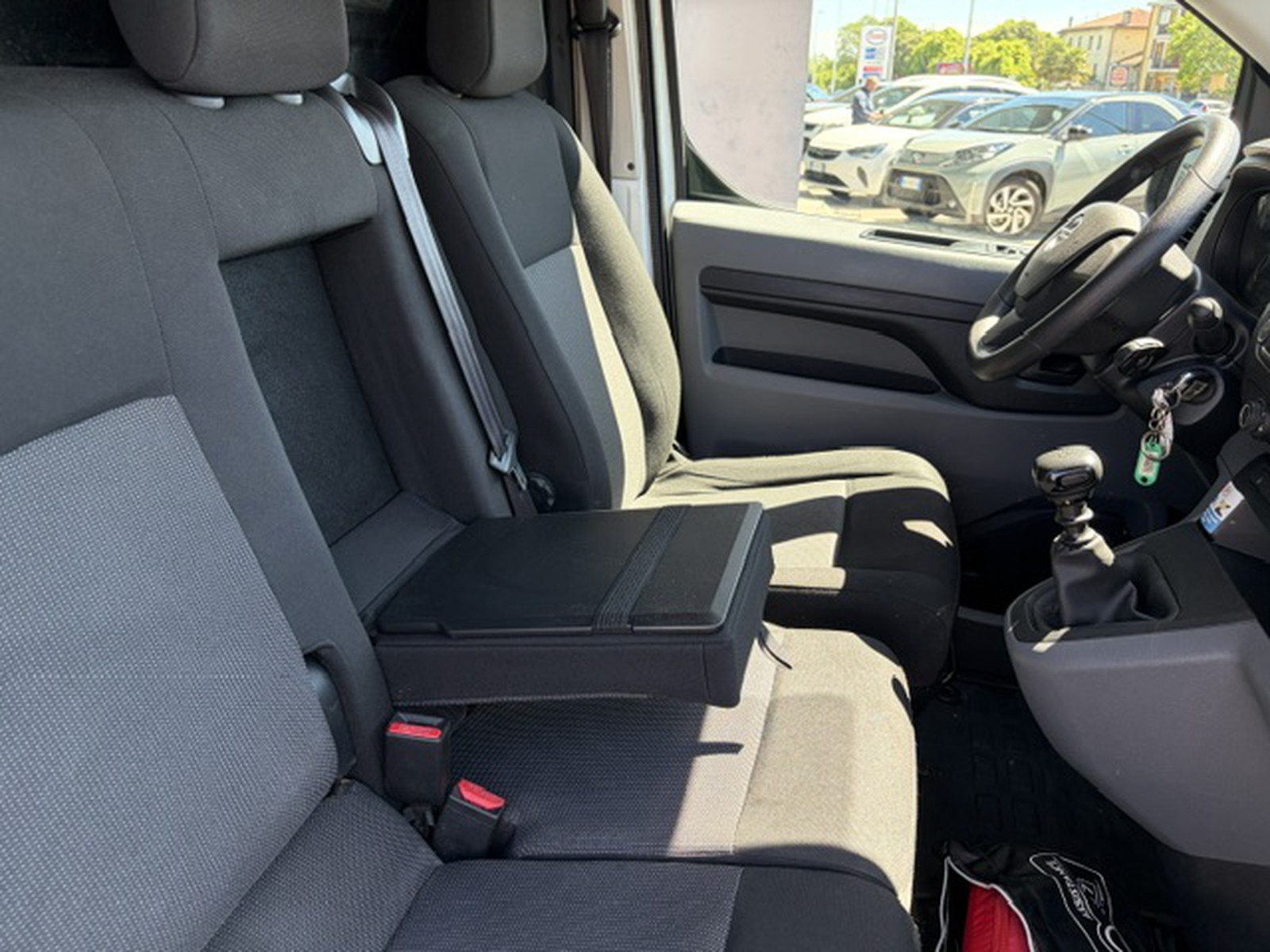UNICAR Opel Vivaro