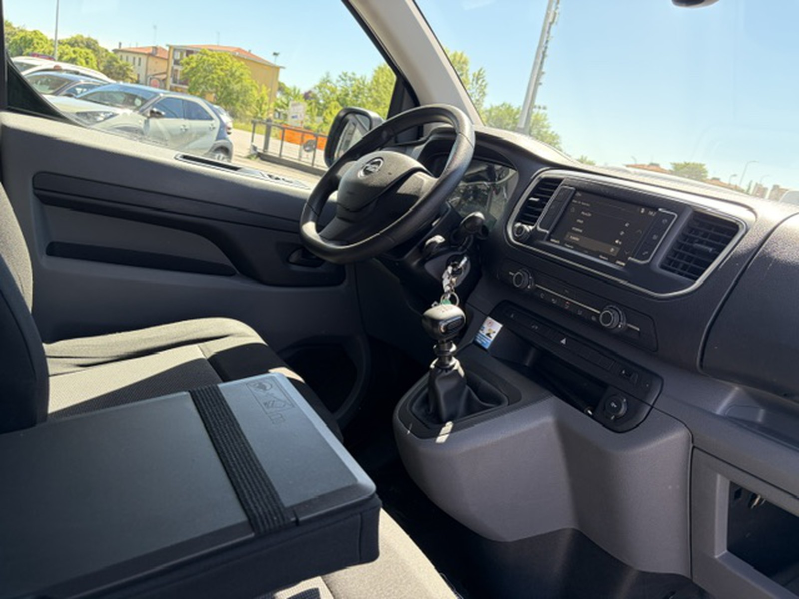UNICAR Opel Vivaro