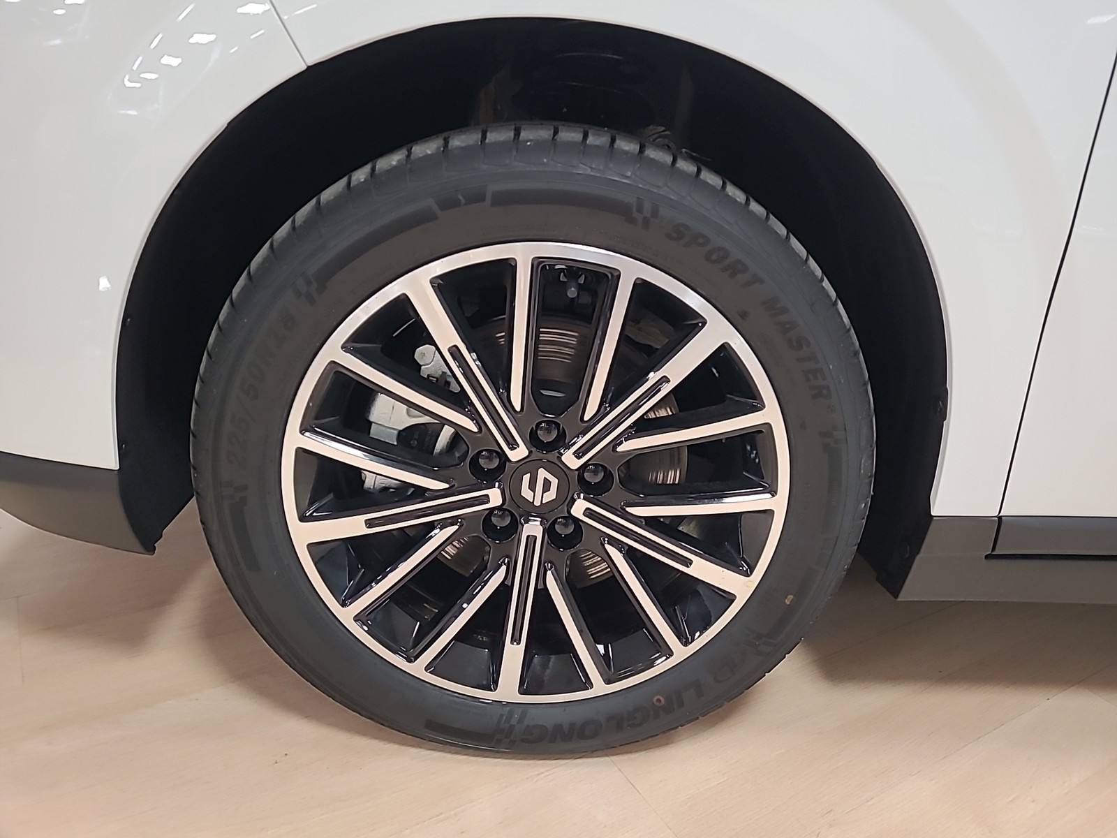 UNICAR Leapmotor B10