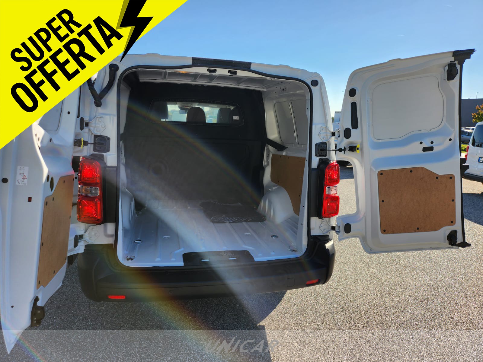 UNICAR Opel Vivaro