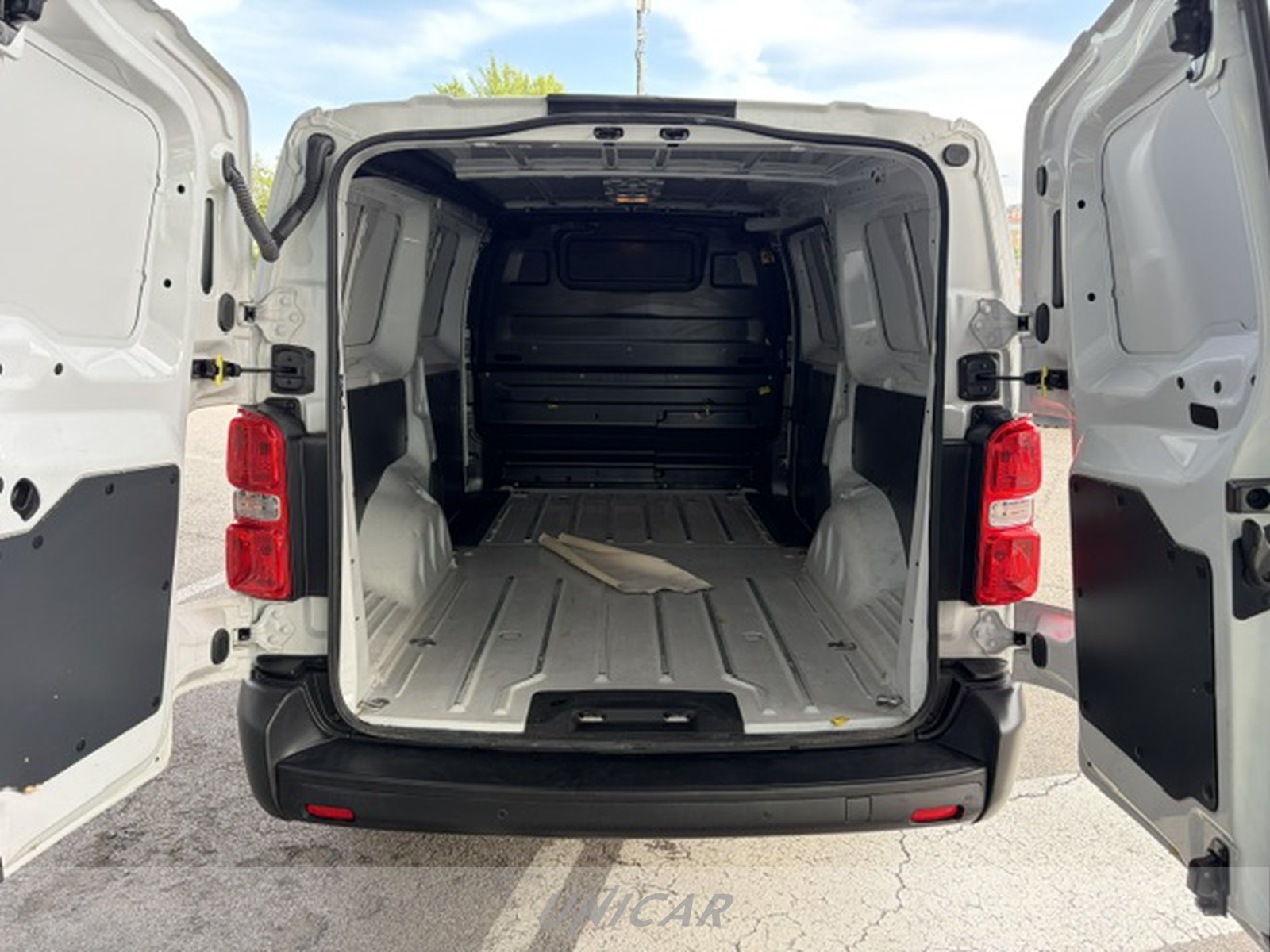 UNICAR Opel Vivaro