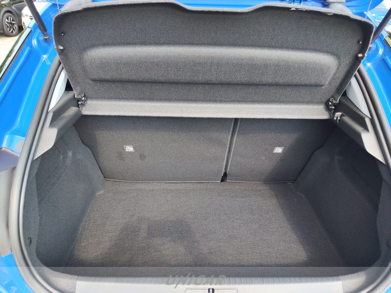 UNICAR Opel Corsa