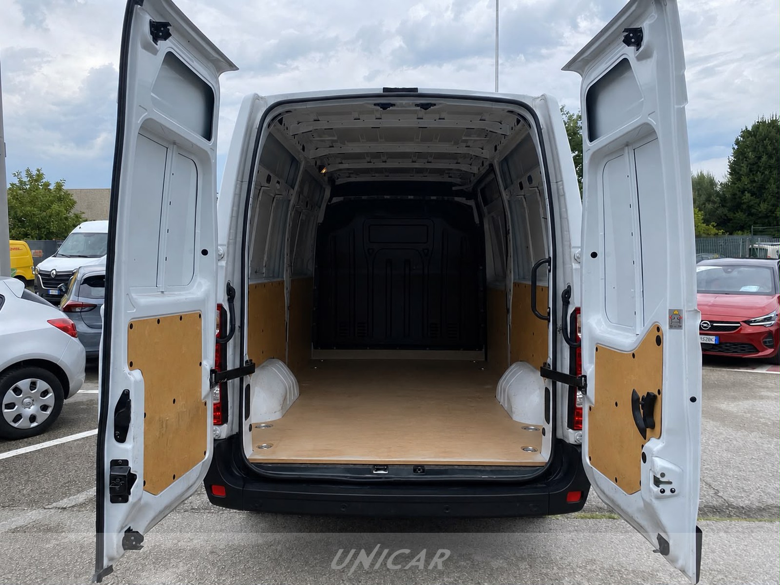 UNICAR Opel Movano