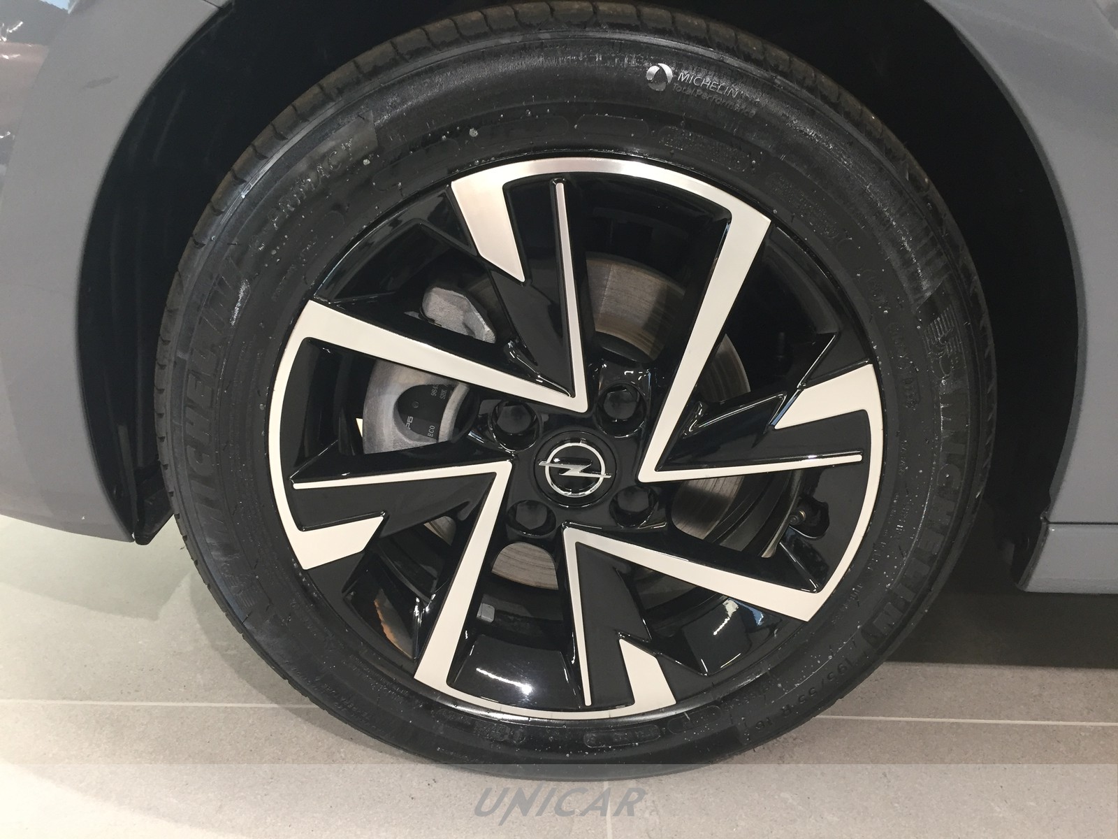 UNICAR Opel Corsa