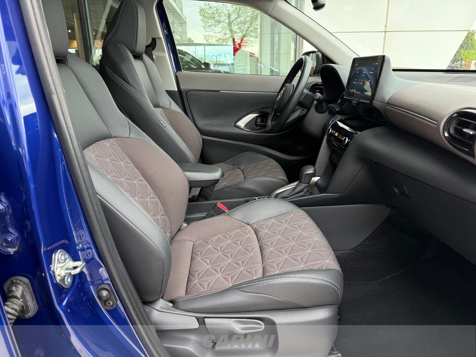 CARINI Toyota yaris cross
