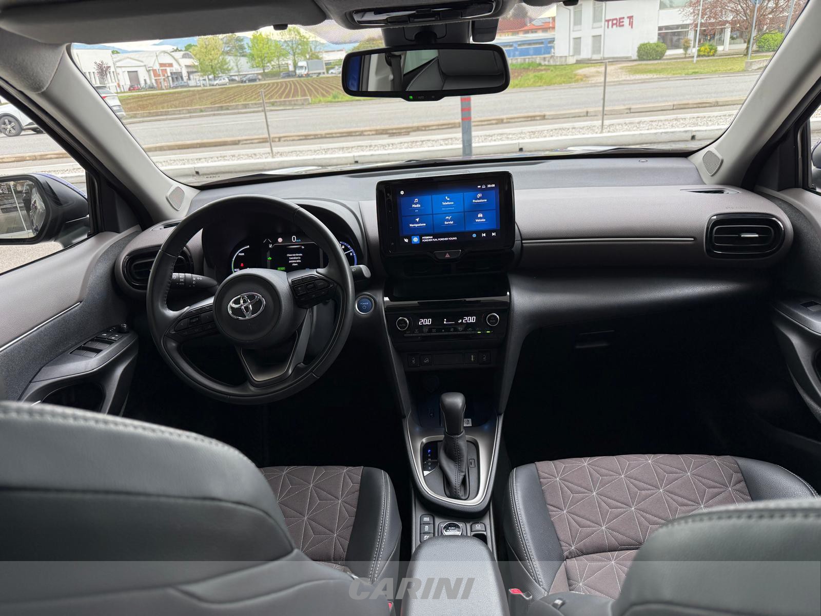 CARINI Toyota yaris cross