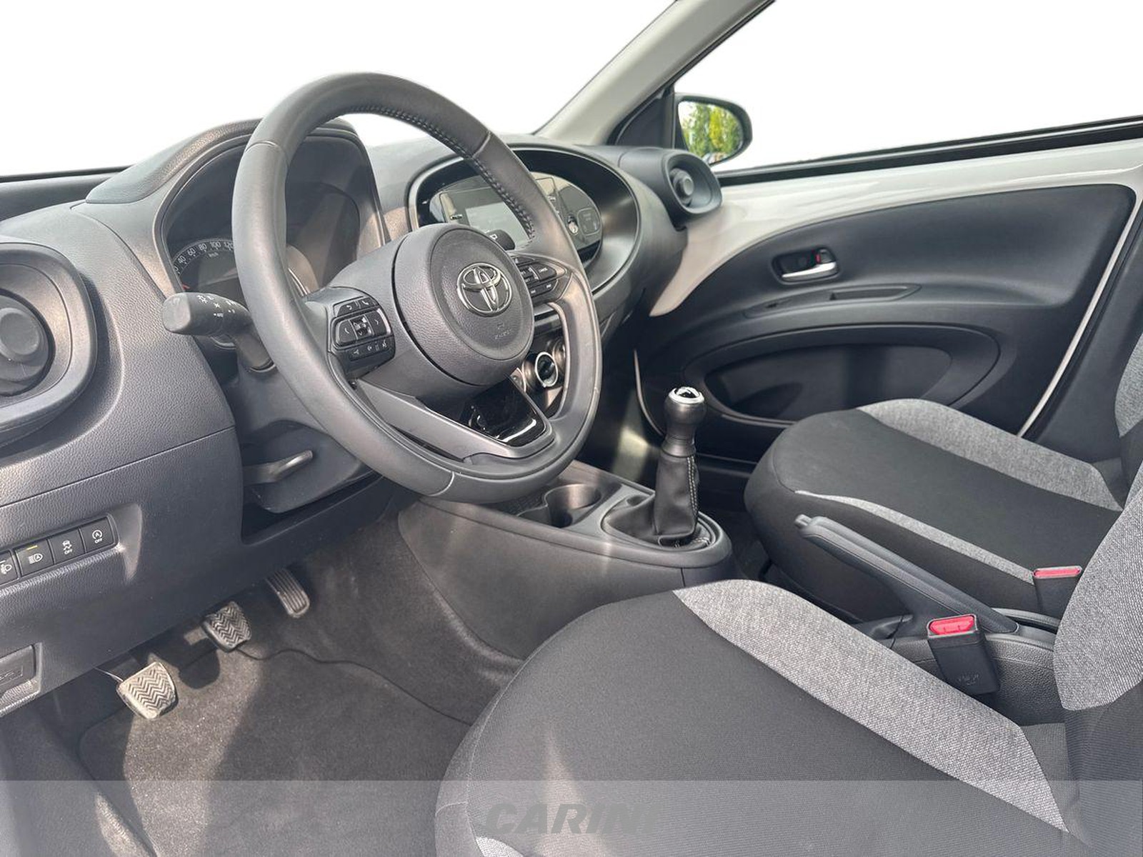 CARINI Toyota yaris cross