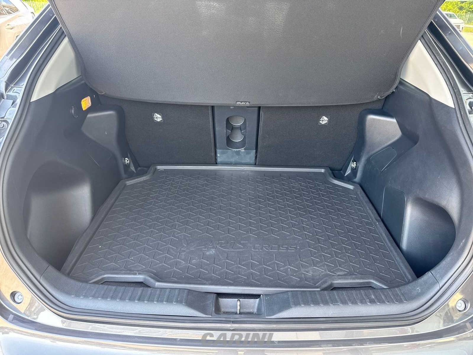 CARINI Toyota yaris cross