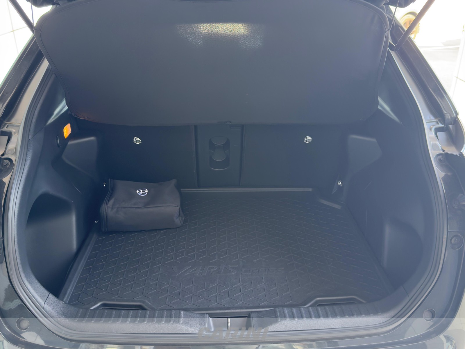 CARINI Toyota yaris cross