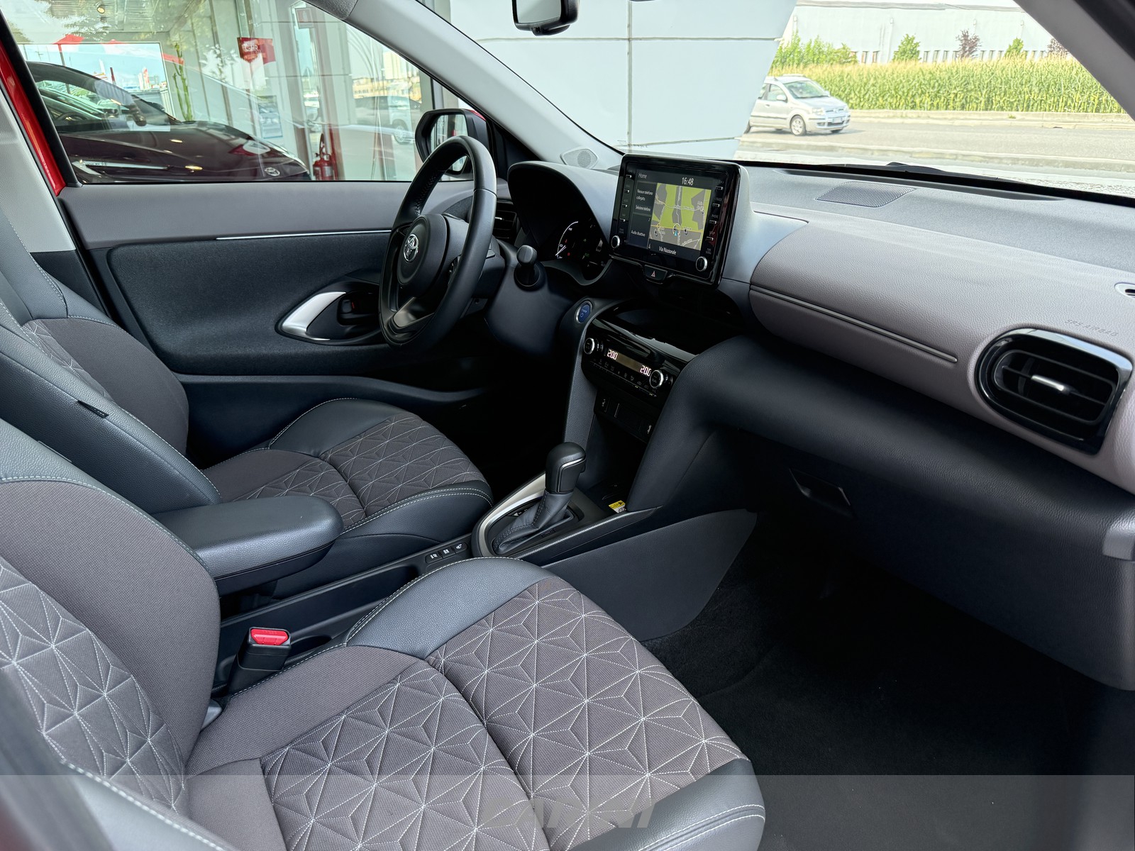 CARINI Toyota yaris cross