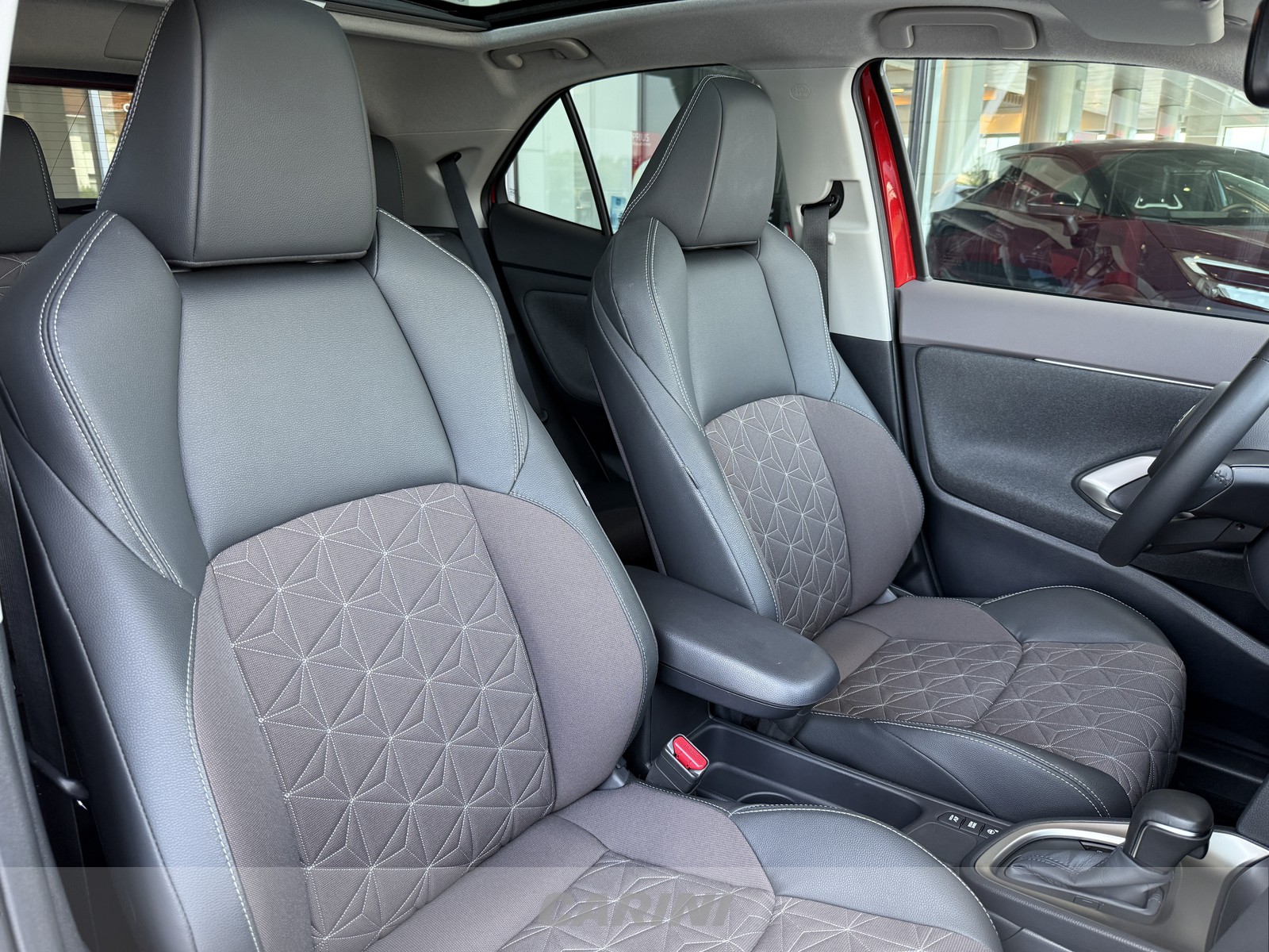 CARINI Toyota yaris cross