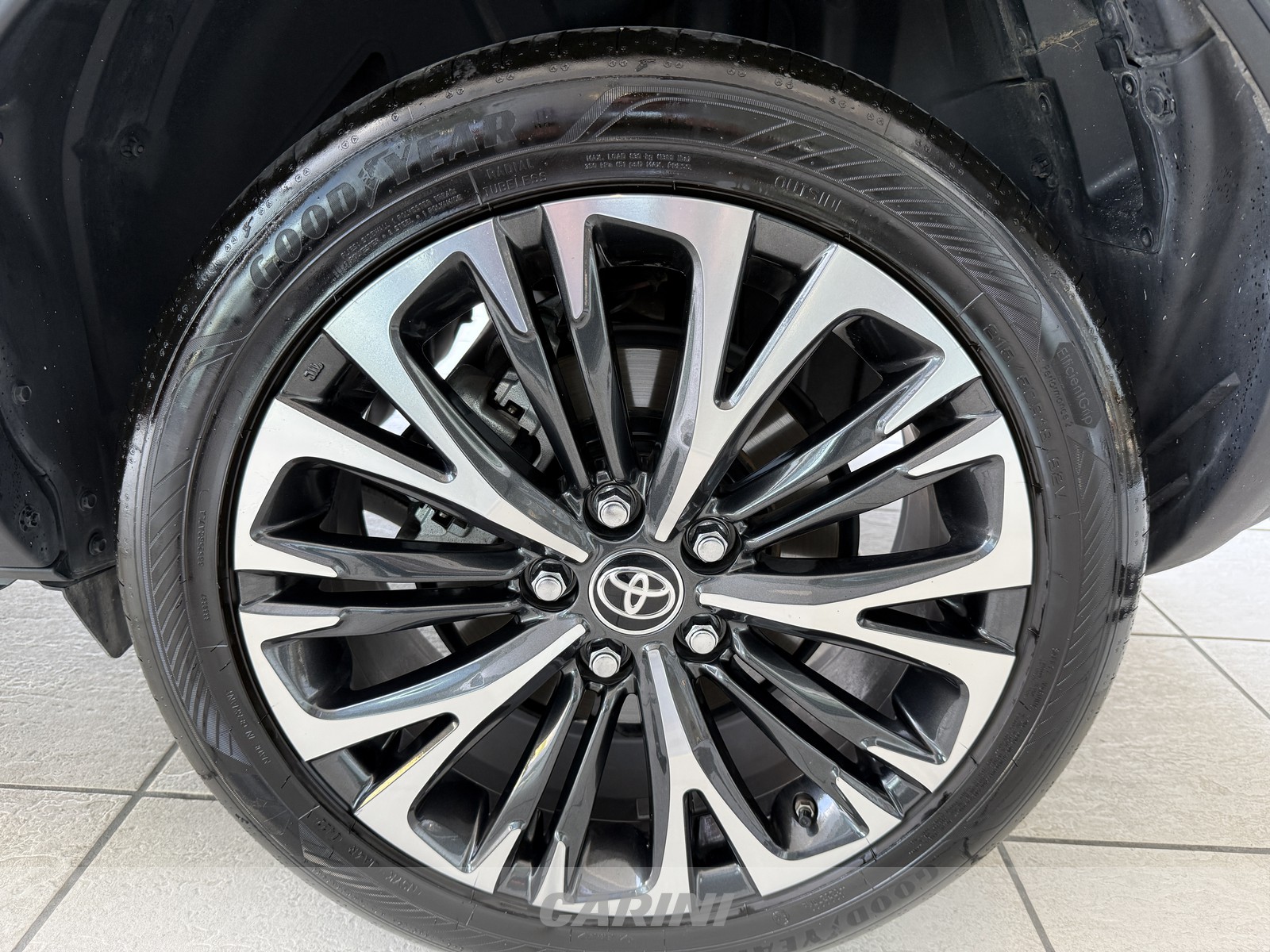CARINI Toyota yaris cross