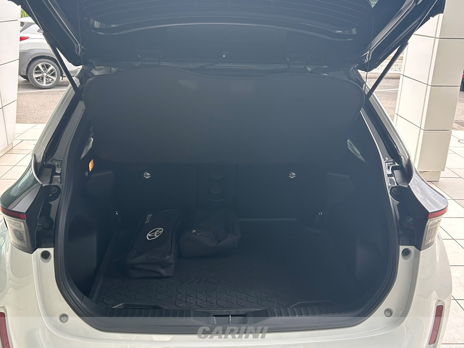 CARINI Toyota yaris cross