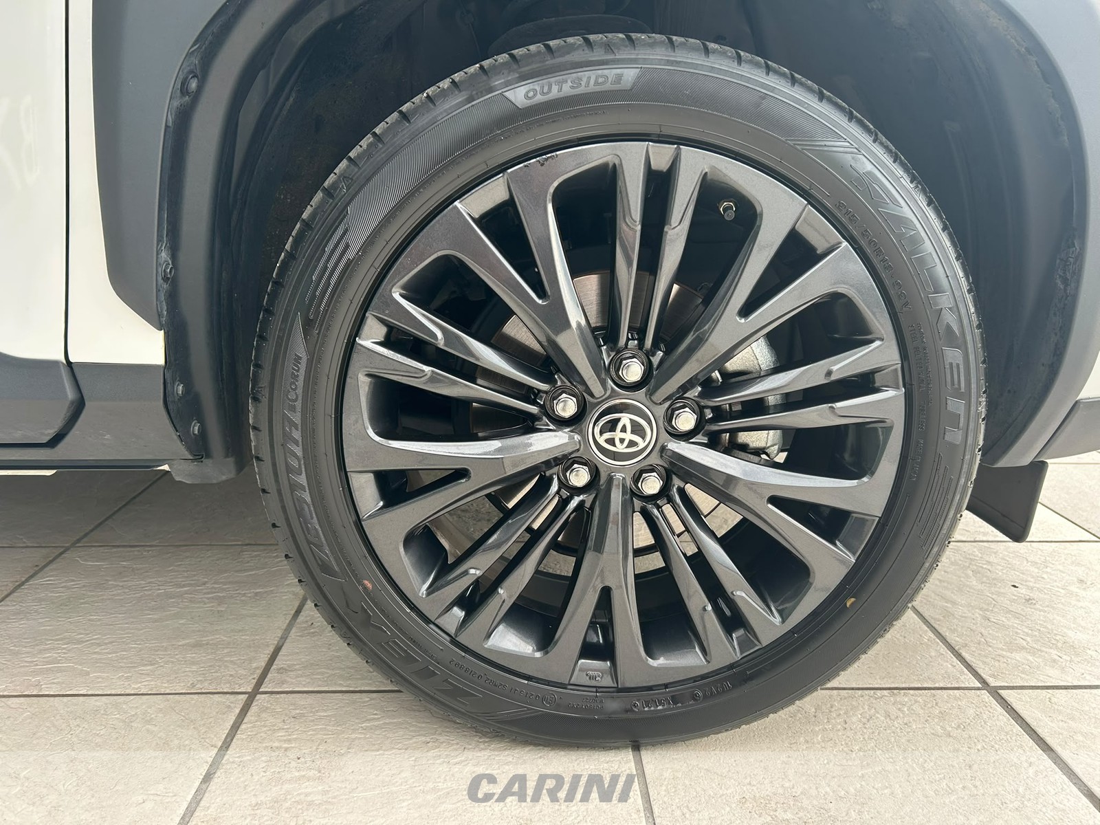 CARINI Toyota yaris cross